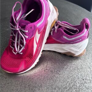 Altra Women's Pink Running Shoes